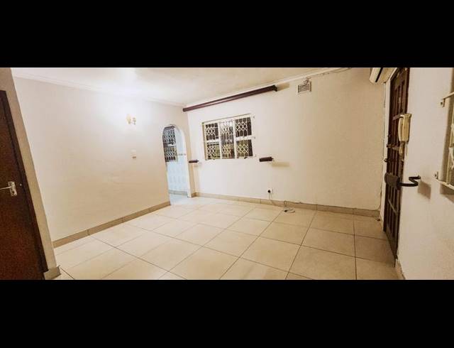 3 BEDROOM HOUSE FOR SALE IN MONTFORD